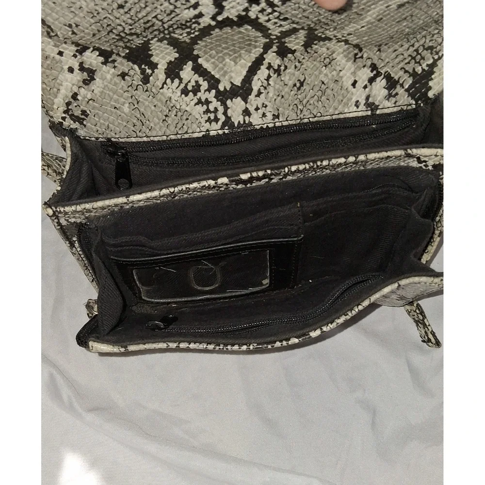Nine West Faux Gray Snakeskin bag handbag crossbody purse - Picture 3 of 6